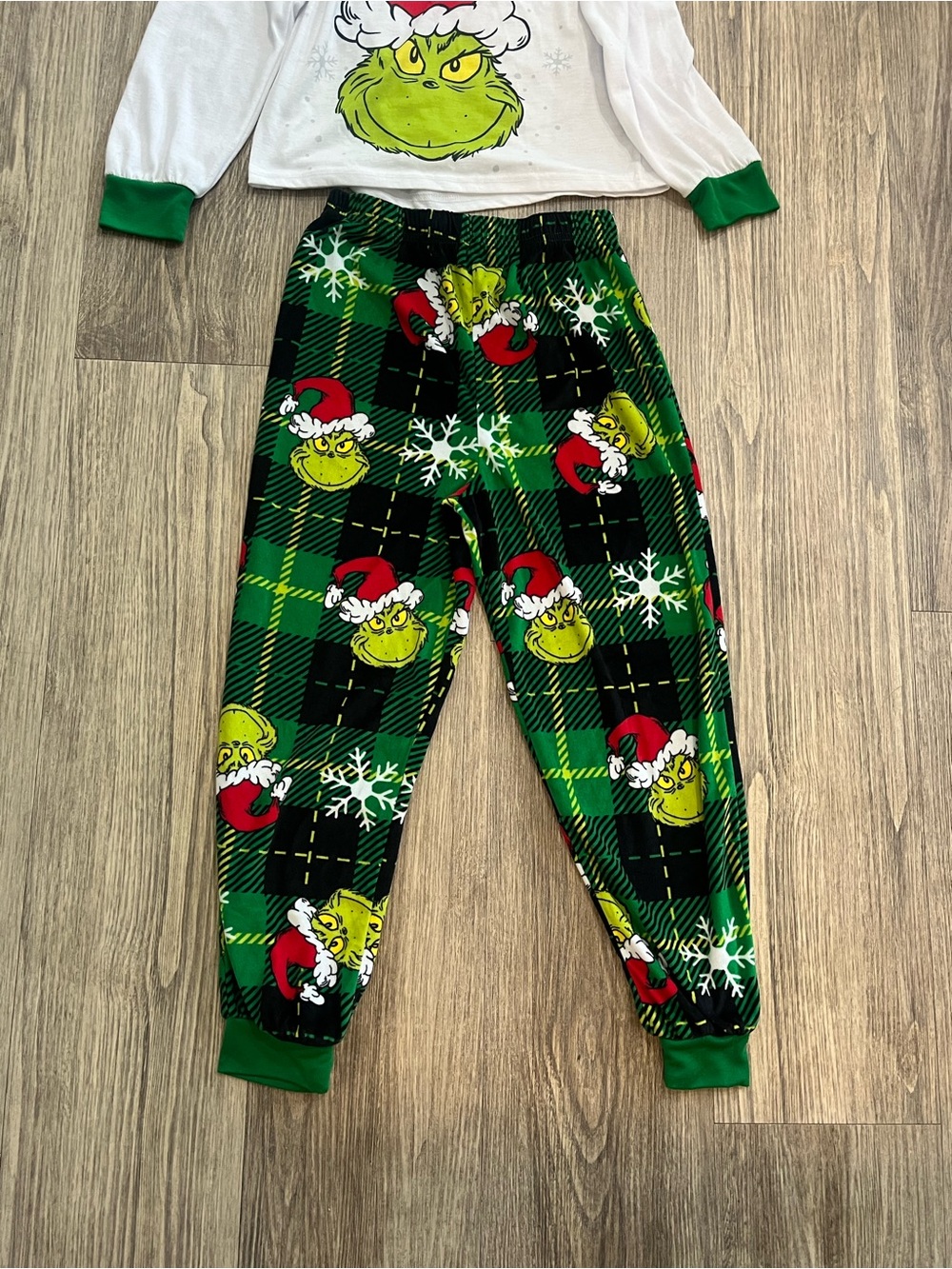 The Grinch PJs Set - Picture 3 of 6
